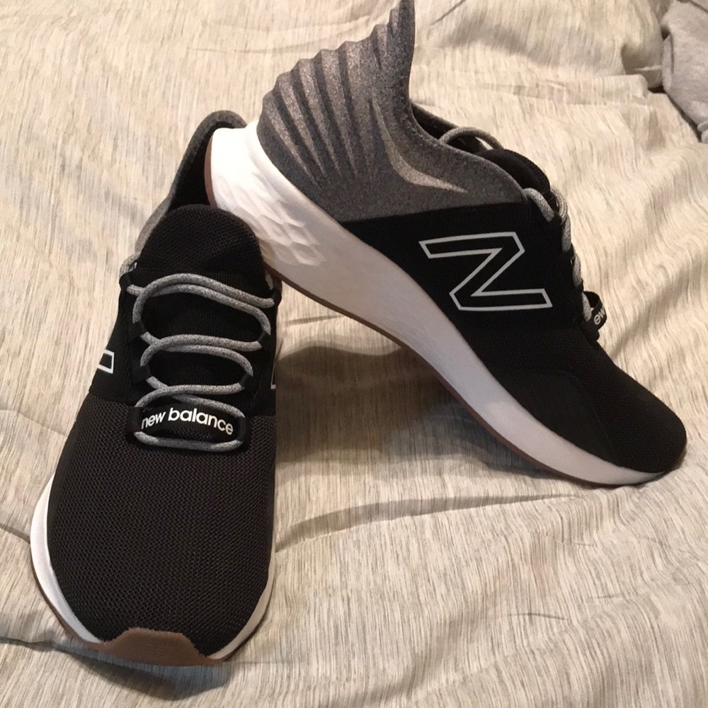 Mens New Balance Roav running shoes